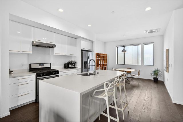 979 Eames Walk, West Sacramento, CA 95691