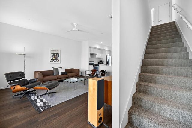 979 Eames Walk, West Sacramento, CA 95691