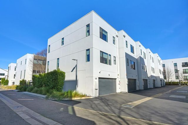 979 Eames Walk, West Sacramento, CA 95691