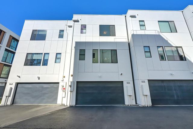 979 Eames Walk, West Sacramento, CA 95691