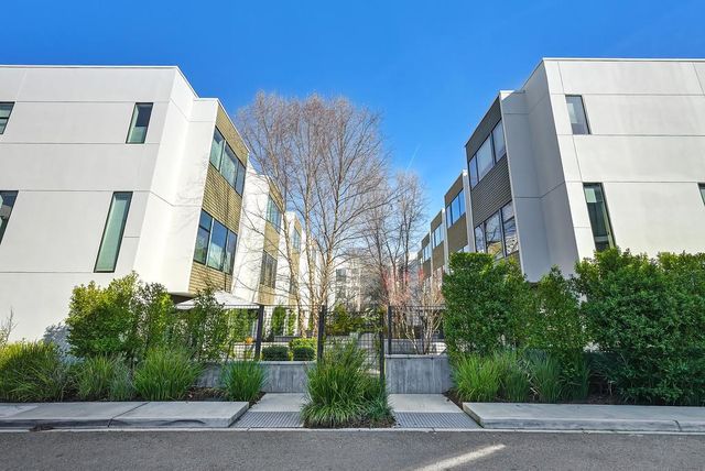 979 Eames Walk, West Sacramento, CA 95691