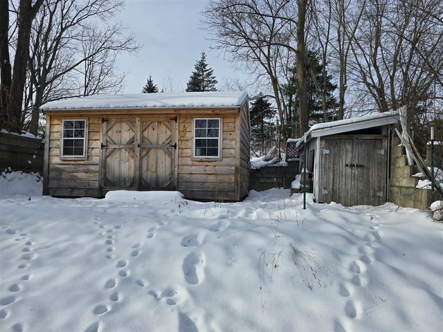 3820 11 Mile Road, Rockford, MI 49341