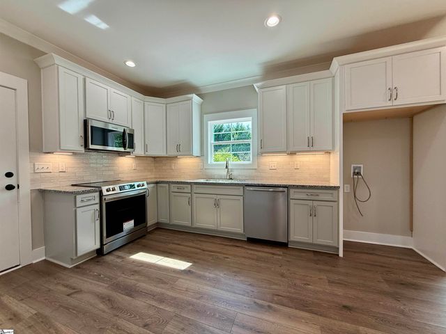 3 Lillians Lane, Greer, SC 29651