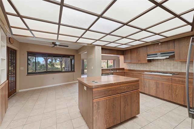 1803 COUNTRY CLUB COURT, Plant City, FL 33566