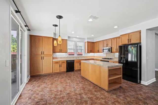 2764 Rogue River Cir, West Sacramento, CA 95691