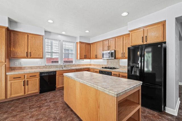 2764 Rogue River Cir, West Sacramento, CA 95691