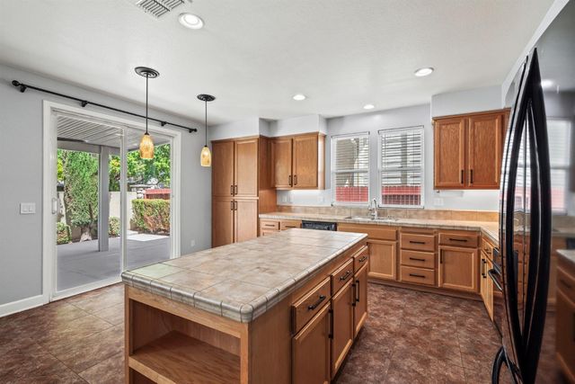 2764 Rogue River Cir, West Sacramento, CA 95691