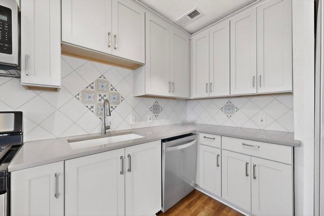 305 Amherst Drive NE, Albuquerque, NM 87106