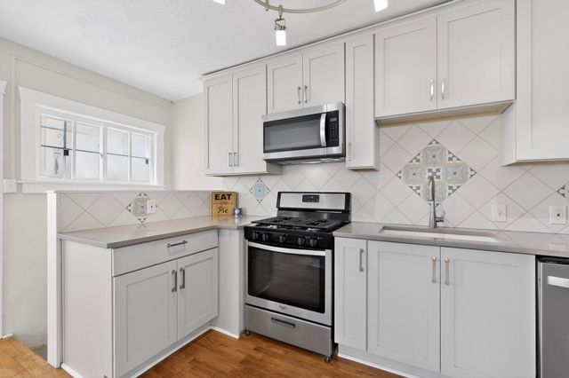 305 Amherst Drive NE, Albuquerque, NM 87106