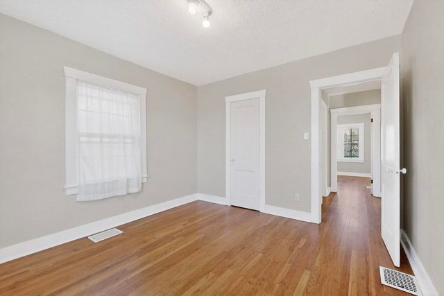 305 Amherst Drive NE, Albuquerque, NM 87106