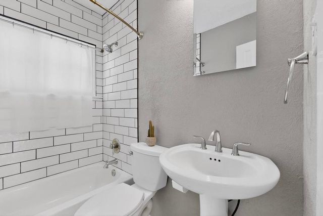 305 Amherst Drive NE, Albuquerque, NM 87106