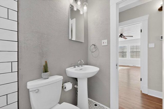 305 Amherst Drive NE, Albuquerque, NM 87106