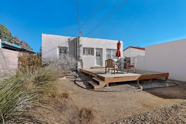 305 Amherst Drive NE, Albuquerque, NM 87106