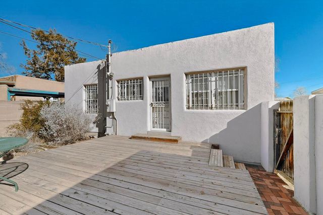 305 Amherst Drive NE, Albuquerque, NM 87106