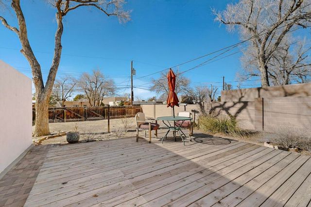 305 Amherst Drive NE, Albuquerque, NM 87106