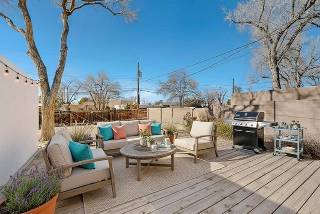 305 Amherst Drive NE, Albuquerque, NM 87106