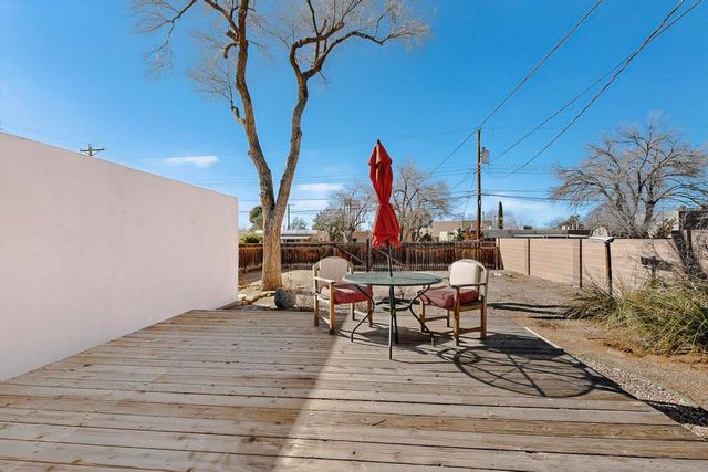 305 Amherst Drive NE, Albuquerque, NM 87106