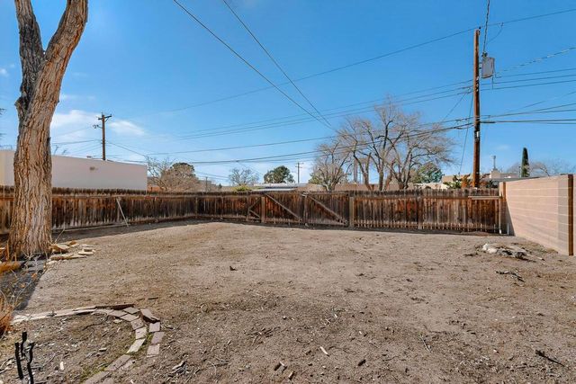 305 Amherst Drive NE, Albuquerque, NM 87106