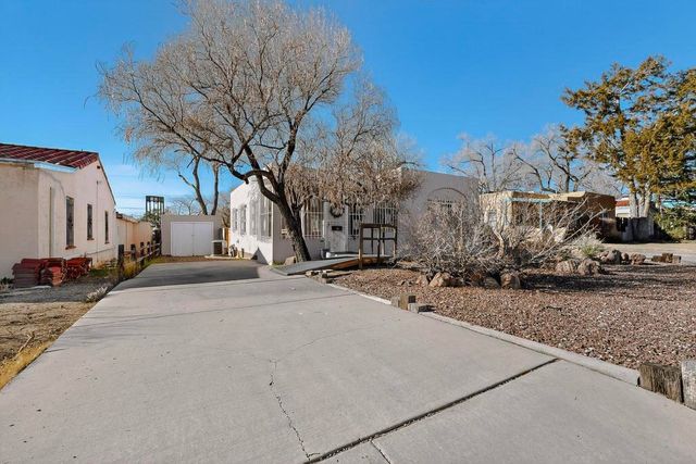 305 Amherst Drive NE, Albuquerque, NM 87106