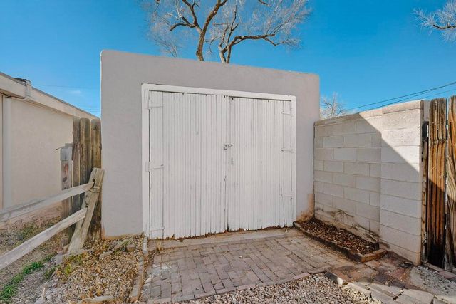 305 Amherst Drive NE, Albuquerque, NM 87106