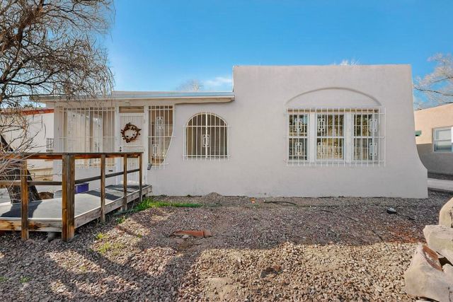 305 Amherst Drive NE, Albuquerque, NM 87106