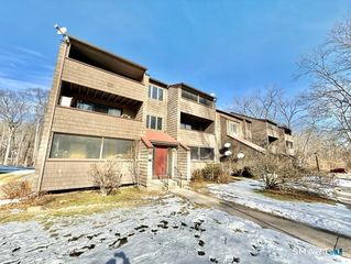 164 Towne House Road 164, Hamden, CT 06514