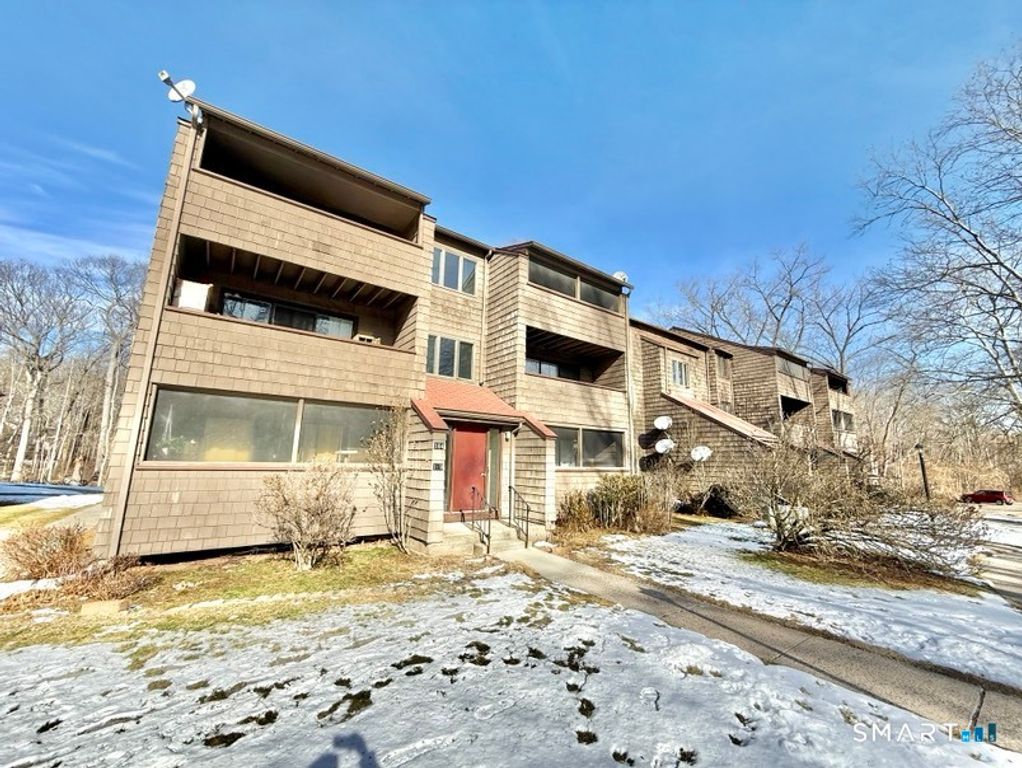 164 Towne House Road 164, Hamden, CT 06514