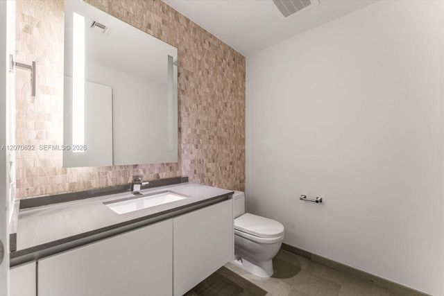 68 SE 6th Street 2304, Miami, FL 33131