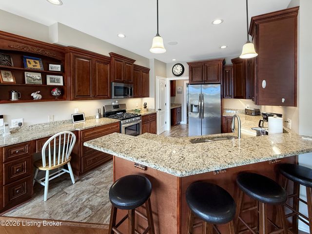 677 Oak Creek Dr, Mt Washington, KY 40047