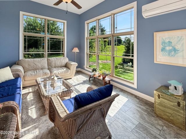 677 Oak Creek Dr, Mt Washington, KY 40047