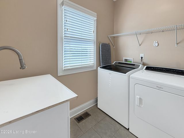 677 Oak Creek Dr, Mt Washington, KY 40047