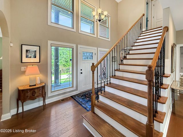 677 Oak Creek Dr, Mt Washington, KY 40047