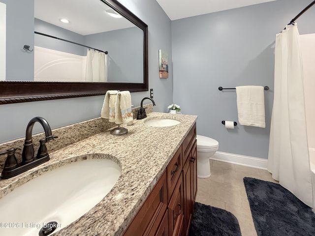 677 Oak Creek Dr, Mt Washington, KY 40047