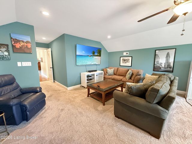 677 Oak Creek Dr, Mt Washington, KY 40047