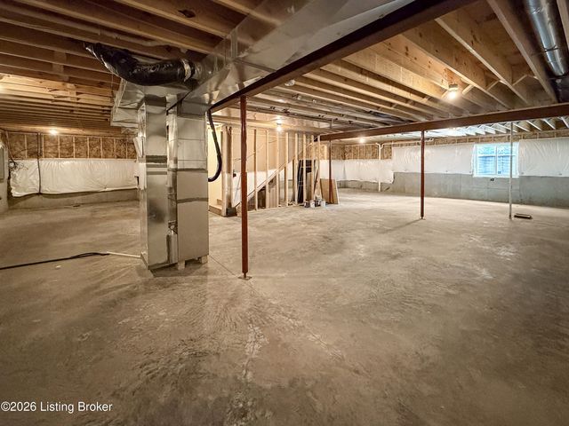 677 Oak Creek Dr, Mt Washington, KY 40047