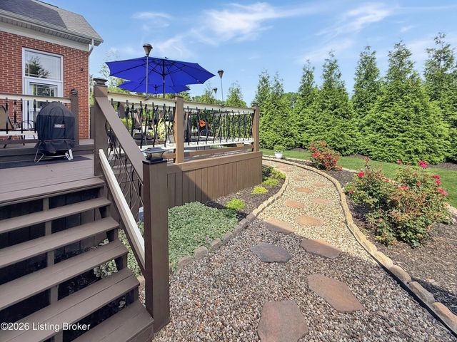 677 Oak Creek Dr, Mt Washington, KY 40047