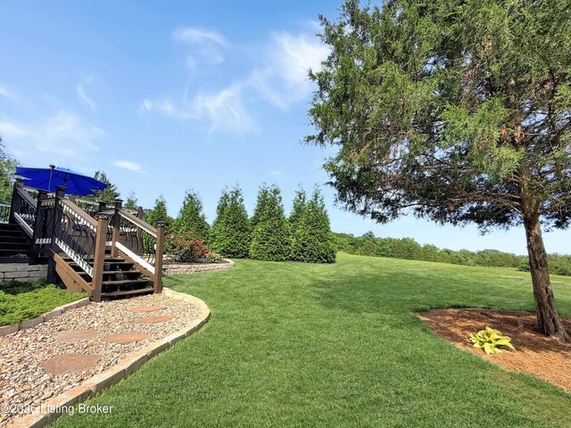 677 Oak Creek Dr, Mt Washington, KY 40047