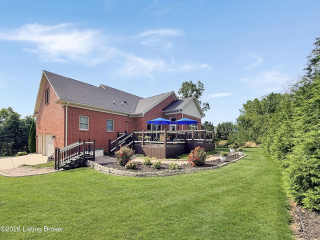 677 Oak Creek Dr, Mt Washington, KY 40047