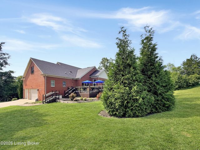 677 Oak Creek Dr, Mt Washington, KY 40047