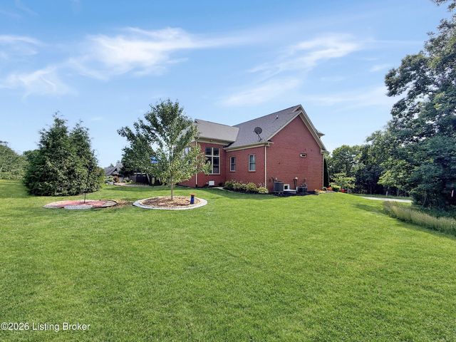 677 Oak Creek Dr, Mt Washington, KY 40047