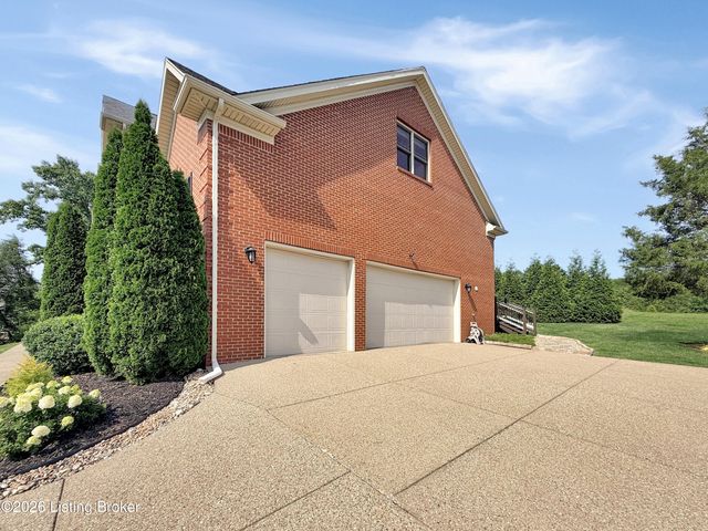 677 Oak Creek Dr, Mt Washington, KY 40047