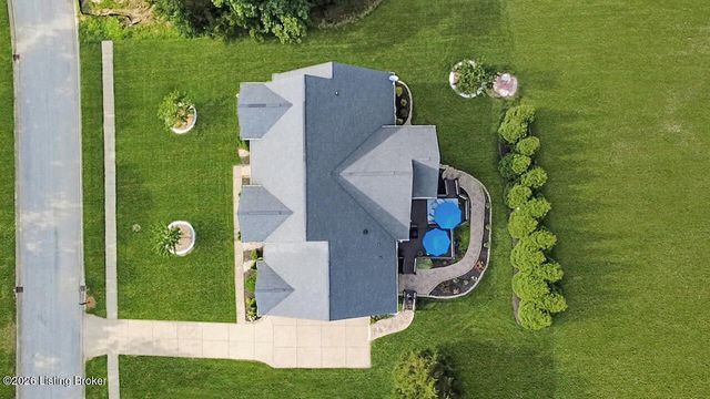 677 Oak Creek Dr, Mt Washington, KY 40047