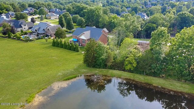 677 Oak Creek Dr, Mt Washington, KY 40047