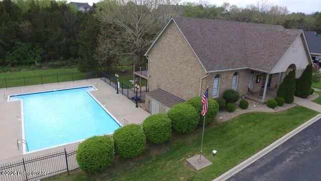 677 Oak Creek Dr, Mt Washington, KY 40047