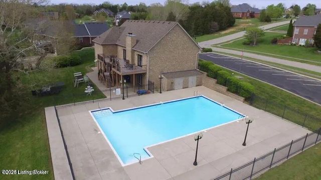 677 Oak Creek Dr, Mt Washington, KY 40047