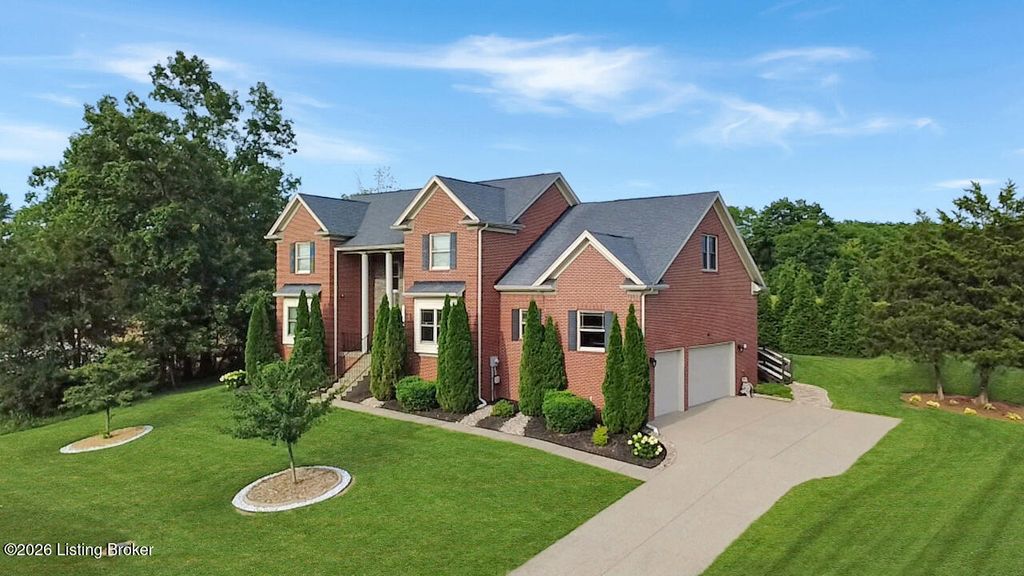 677 Oak Creek Dr, Mt Washington, KY 40047