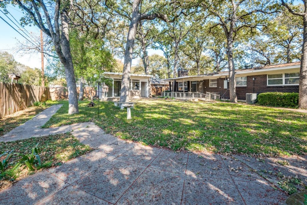 1919 Betsy Lane, Irving, TX 75061