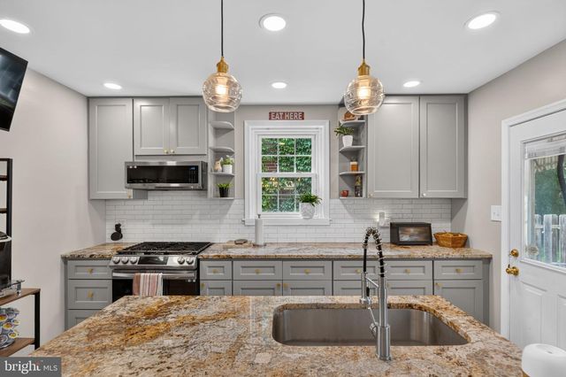 1811 OAK ST, Wilmington, DE 19805