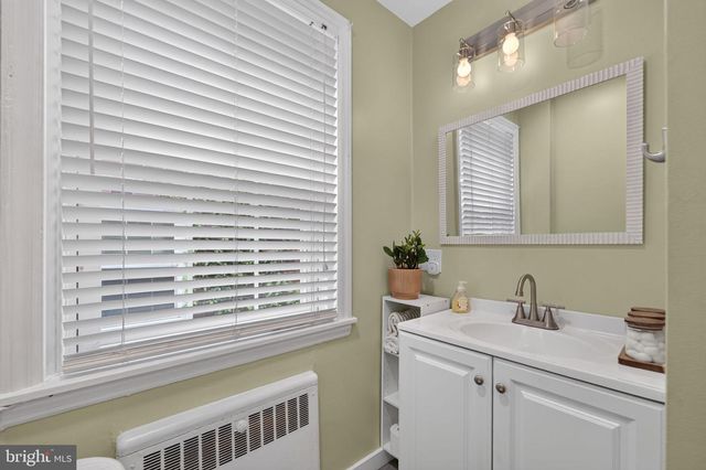 1811 OAK ST, Wilmington, DE 19805
