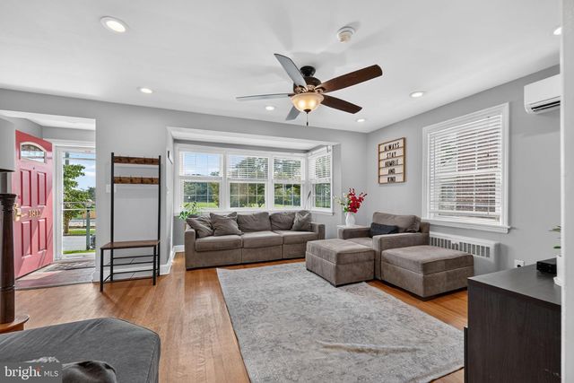 1811 OAK ST, Wilmington, DE 19805